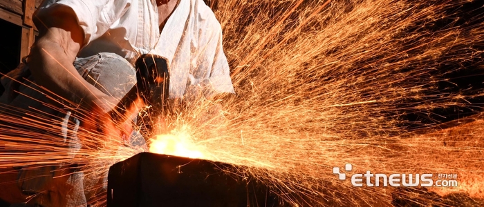 [포토] 강철보다 단단한 진실, 1만번의 발행