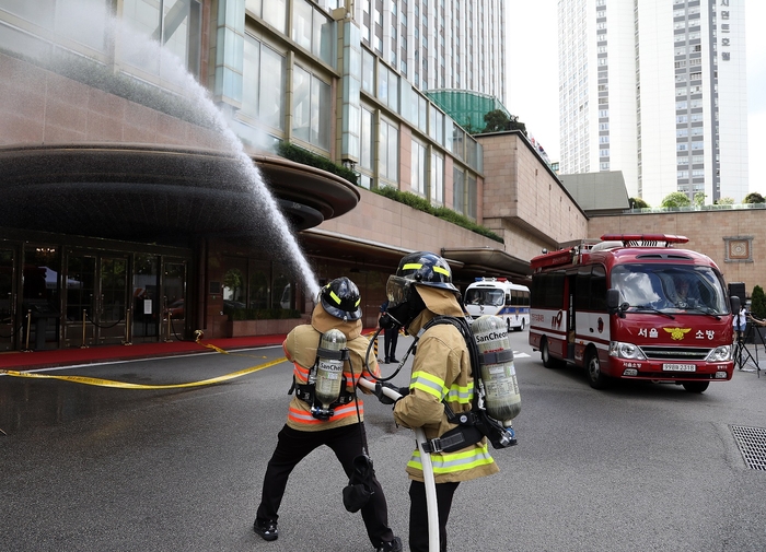 지난 19일 서울 소공동 롯데호텔 서울에서 열린 '2025년 테러대응 관계기관 합동훈련' 모습.