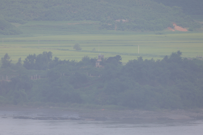 흐릿한 북녘     (파주=연합뉴스) 임병식 기자 = 김여정 북한 노동당 부부장이 정부의 '남북 신뢰 회복 노력'을 비난한 20일 경기도 파주시 오두산 통일전망대에서 바라본 북한 황해북도 개풍군 일대가 흐릿하다. 2025.8.20      andphotodo@yna.co.kr (끝)