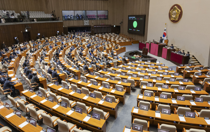 방송3법 중 방문진법 국회 통과      (서울=연합뉴스) 황광모 기자 = 21일 서울 여의도 국회 본회의에서 방송문화진흥회법 일부개정법률안이 통과되고 있다. 2025.8.21      hkmpooh@yna.co.kr (끝)