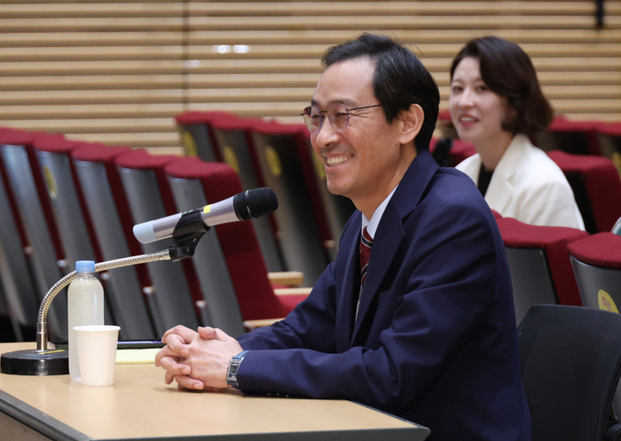 기자간담회 하는 우상호 정무수석     (서울=연합뉴스) 한상균 기자 = 우상호 정무수석이 21일 용산 대통령실에서 기자간담회를 하고 있다. 2025.8.21     xyz@yna.co.kr (끝)