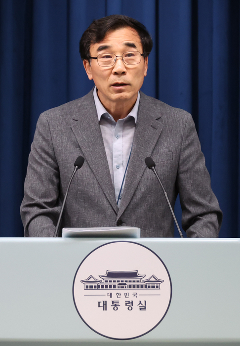 대통령실 경청통합수석비서관, 채용 관련 브리핑
(서울=연합뉴스) 한상균 기자 = 전성환 경청통합수석비서관이 22일 용산 대통령실에서 공공갈등조정비서관 등 채용 관련 브리핑을 하고 있다. 2025.8.22
xyz@yna.co.kr
(끝)