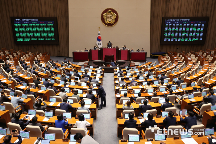 노란봉투법 시행령에 여야 격돌…'산업 아수라장' vs '공포 마케팅'
