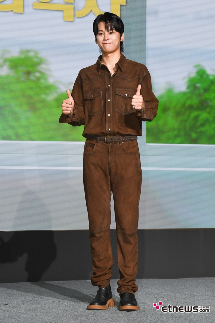 [ET포토] 차우민, '시선잡는 다크 브라운 패션'