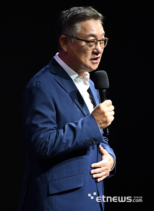 LG CNS AX 미디어데이가 25일 서울 강서구 LG사이언스파크에서 열렸다. 현신균 사장이 환영사를 하고 있다. 이동근기자 foto@etnews.com