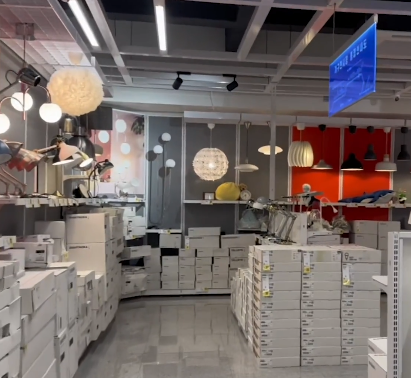 북한 평양의 쇼핑몰 '낭랑 애국 금강관' 내부. 스웨덴 가구 판매점 이케아 매장 구조와 흡사하다. 사진=뉴욕타임스 캡처