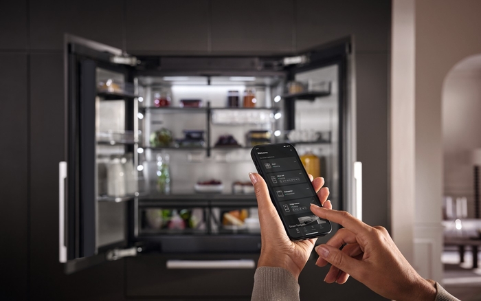 푸드뷰 기능으로 냉장고 내부를 실시간 확인할 수 있는 밀레 프리미엄 냉장·냉동고 '마스터쿨 III 시리즈'