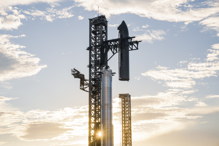 발사대에 서 있는 화성 탐사선 스타십 / 엑스 @SpaceX