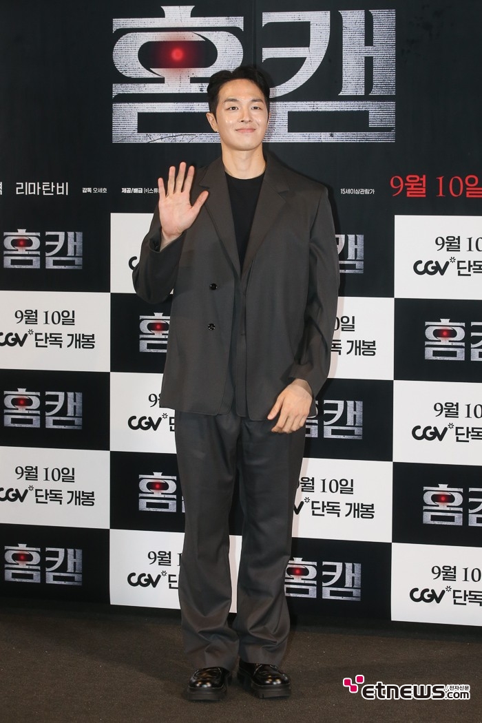 [ET포토] 권혁, '그레이 셋업으로 남성미 발산'