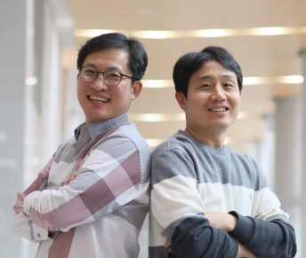 고영욱(왼쪽)·김진국 이엠코어텍 공동 대표