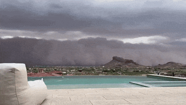 25일(현지시간) 미국 애리조나주 피닉스 지역에 계절성 폭풍 '하부브'가 발생한 모습. 사진=엑스 캡처