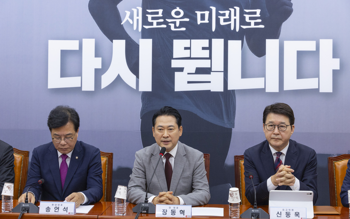 국민의힘 최고위원회에서 발언하는 장동혁 대표     (서울=연합뉴스) 황광모 기자 = 국민의힘 장동혁 대표가 27일 국회에서 열린 최고위원회의에서 발언하고 있다. 2025.8.27     hkmpooh@yna.co.kr (끝)