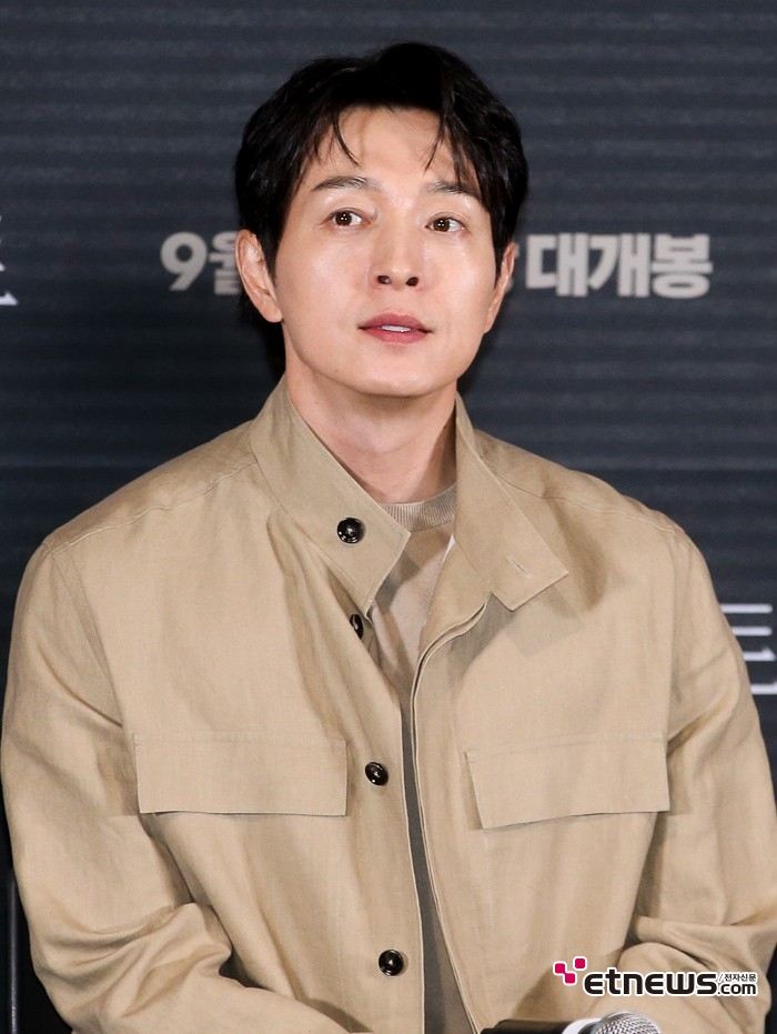 [ET포토] 정성일, '상기된 표정'