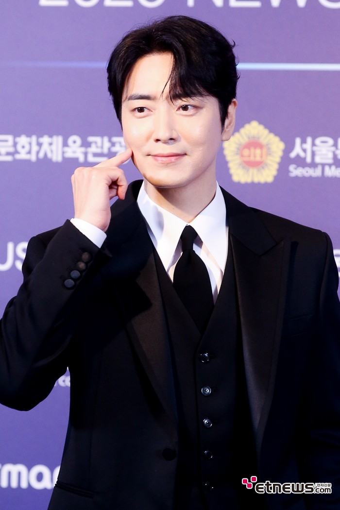 [ET포토] 이준혁, '볼콕 마저 멋지네'