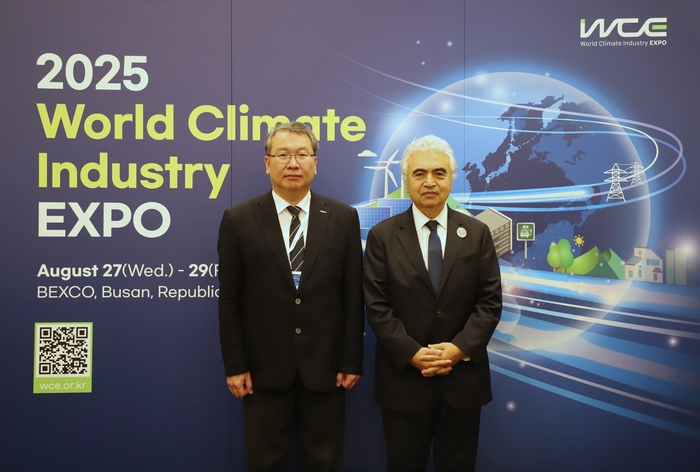 권이균 지질연 원장(왼쪽)과 파티 비롤 IEA 사무총장