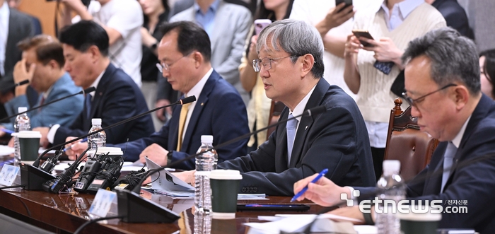 [포토] 모두발언 하는 금감원장