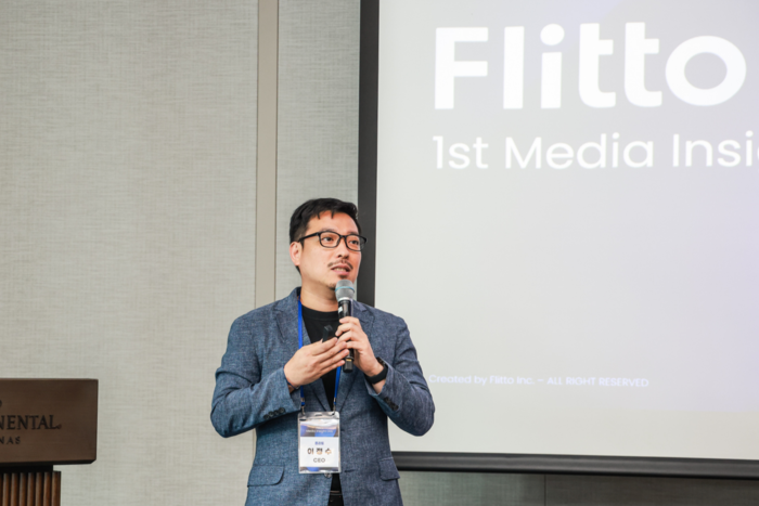 이정수 플리토 대표가 28일 서울 강남 그랜드 인터컨티넨탈 파르나스에서 열린 '창립 13주년 기념 미디어 인사이트 데이'에서 사업 성과와 향후 계획을 발표하고 있다. 플리토 제공