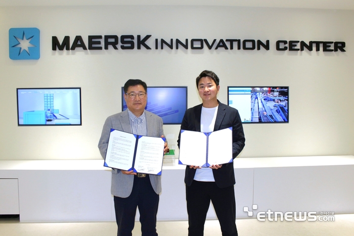 조영민 한국네트웍스 대표(왼쪽)와 쿠라사코 켄토 머스크 대표가 기념촬영을 하고 있다.