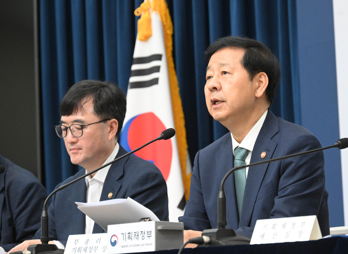 구윤철 부총리가 27일 정부세종청사에서 2026년 예산안에 대해 브리핑하고 있다.[기재부 제공]