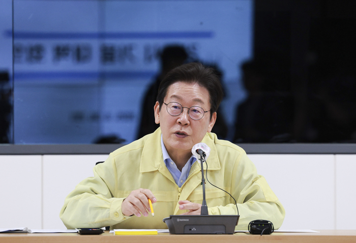 이재명 대통령, 강릉 가뭄 대책 회의 발언
     (강릉=연합뉴스) 홍해인 기자 = 이재명 대통령이 30일 강원 강릉시청 재난안전상황실에서 열린 가뭄 대책 회의에서 발언하고 있다. 2025.8.30 [대통령실통신사진기자단] 
     hihong@yna.co.kr
 (끝)