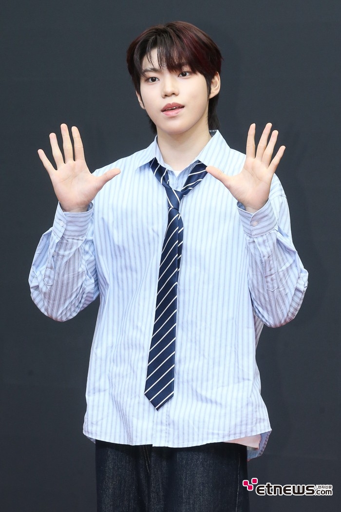 [ET포토] 유어즈(YUHZ) 이연태, '해맑은 인사'