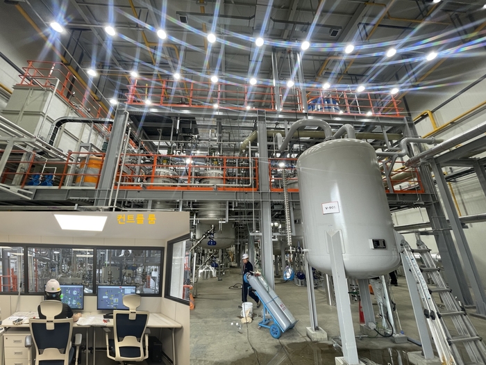 JNC머트리얼즈가 충북 제천시에 구축 완료한 그래핀 양산 설비.