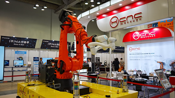 AI 기술이 접목된 첨단 기계장비 전시회 BUTECH2025의 HCNC 전시부스 모습.(HCNC 제공)