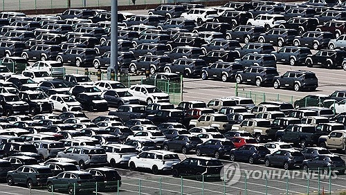 완성차 5사 해외 수출차가 선적을 기다리고 있다.
