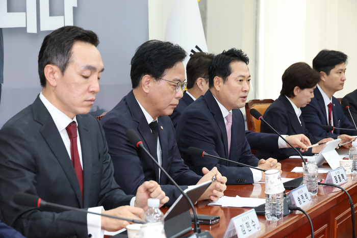 국민의힘 최고위원회의     (서울=연합뉴스) 박동주 기자 = 국민의힘 장동혁 대표가 1일 서울 여의도 국회에서 열린 최고위원회의에서 발언하고 있다. 2025.9.1     pdj6635@yna.co.kr (끝)