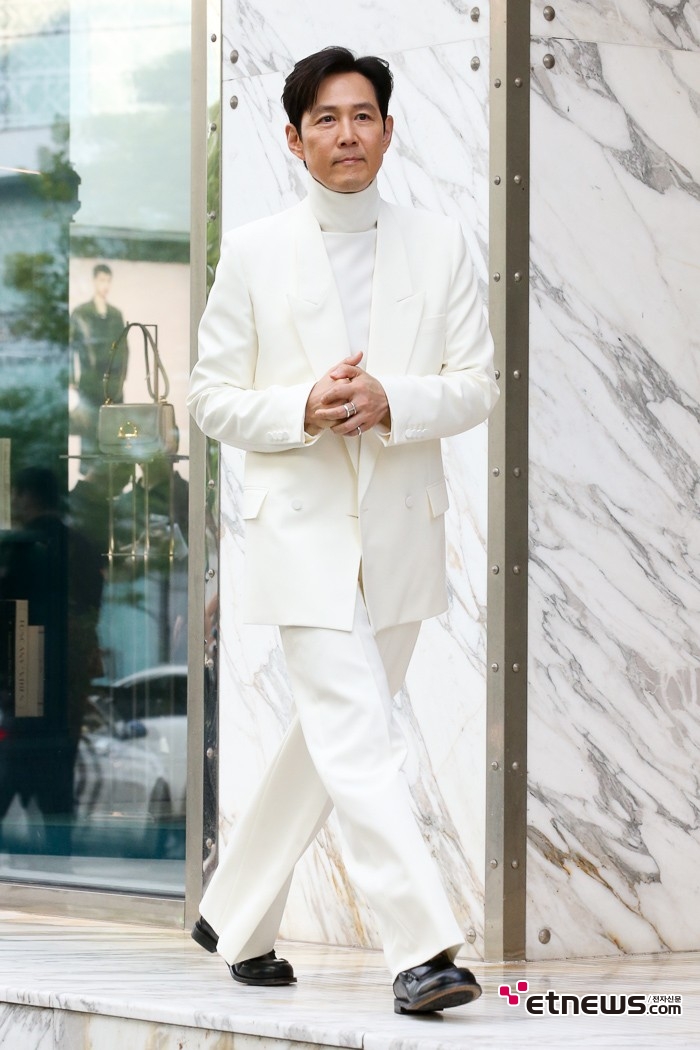 [ET포토] 이정재, '반듯한 걸음'