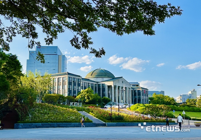 경북대 본관 전경