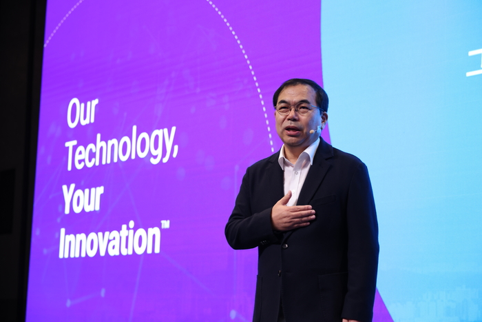 SNUG Korea 2025에서 시높시스코리아 소경신 대표가 “우리의 기술, 당신의 혁신(Our Technology, Your Innovation)”을 주제로 환영 인사를 했다.