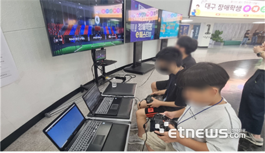 라인교육개발원이 대구 SW미래채움사업의 일환으로 2025 전국장애학생 E-페스티벌에서 SW 체험부스를 운영하고 있다.