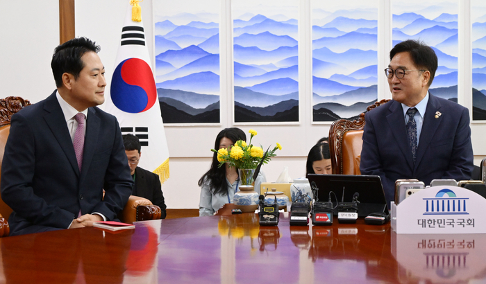 발언하는 우원식 국회의장     (서울=연합뉴스) 최재구 기자 = 우원식 국회의장이 2일 서울 여의도 국회에서 국민의힘 장동혁 대표의 예방을 받고 모두발언을 하고 있다. 2025.9.2 [공동취재]     jjaeck9@yna.co.kr (끝)