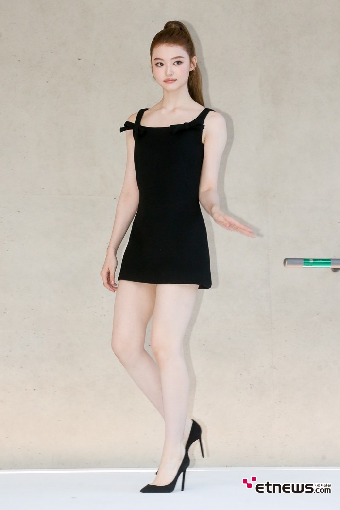 [ET포토] 미야오 엘라, '캣워크로 등장'