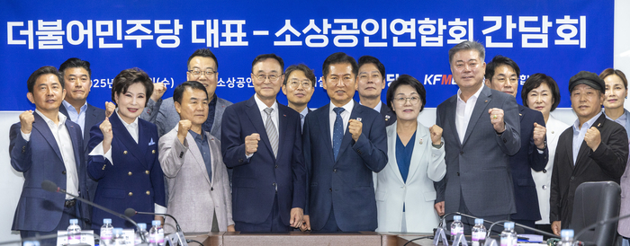 소상공인 만난 정청래…“2차 소비쿠폰은 경제계 활력 넘치게 하는 역할”