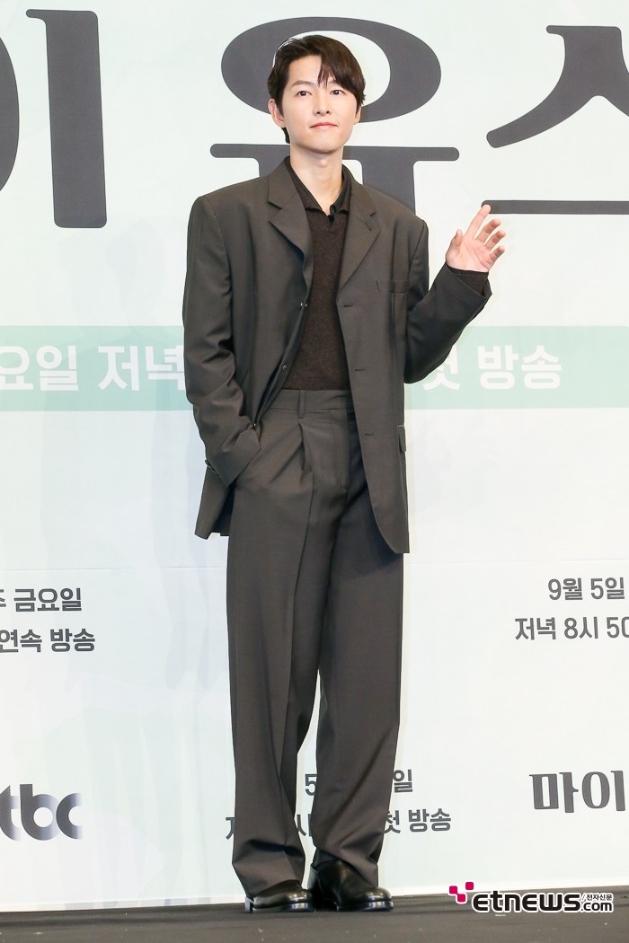 [ET포토] 송중기, '오랜만에 멜로 작품에 출연'