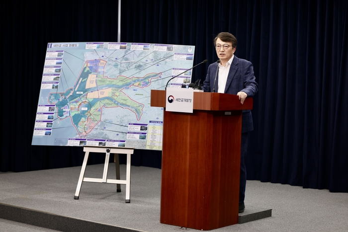 김의겸 새만금개발청장이 4일 전북특별자치도 기자단 등을 대상으로 새만금 재생에너지 추진 계획을 발표했다.