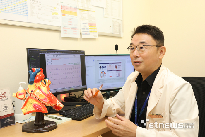 삼성서울병원 순환기내과 박경민교수가 심부전 진단 AI모델에 대해 설명하고 있다.