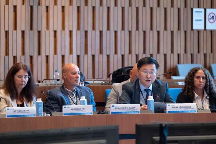 정제영 KERIS 원장이 유네스코 디지털 러닝 위크 2025에 참석해 한국의 디지털 교육 정책에 대해 발표하고 있다.[KERIS 제공]