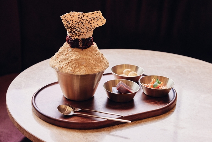 더플라자 카페앤라운지 '우도 땅콩 팥빙수'