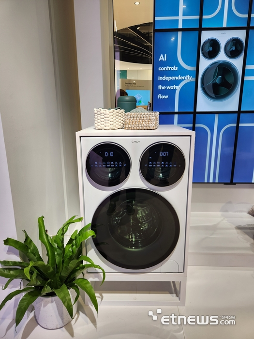 캔디의 멀티 드럼 세탁기. 상단 두개의 세탁기 용량은 1kg, 하단 세탁기는 10kg이다. (사진=김신영 기자)