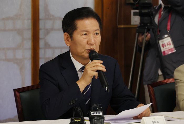 더불어민주당 정청래 대표가 7일 서울 종로구 총리공관에서 열린 고위당정협의회에서 발언하고 있다. 연합뉴스.