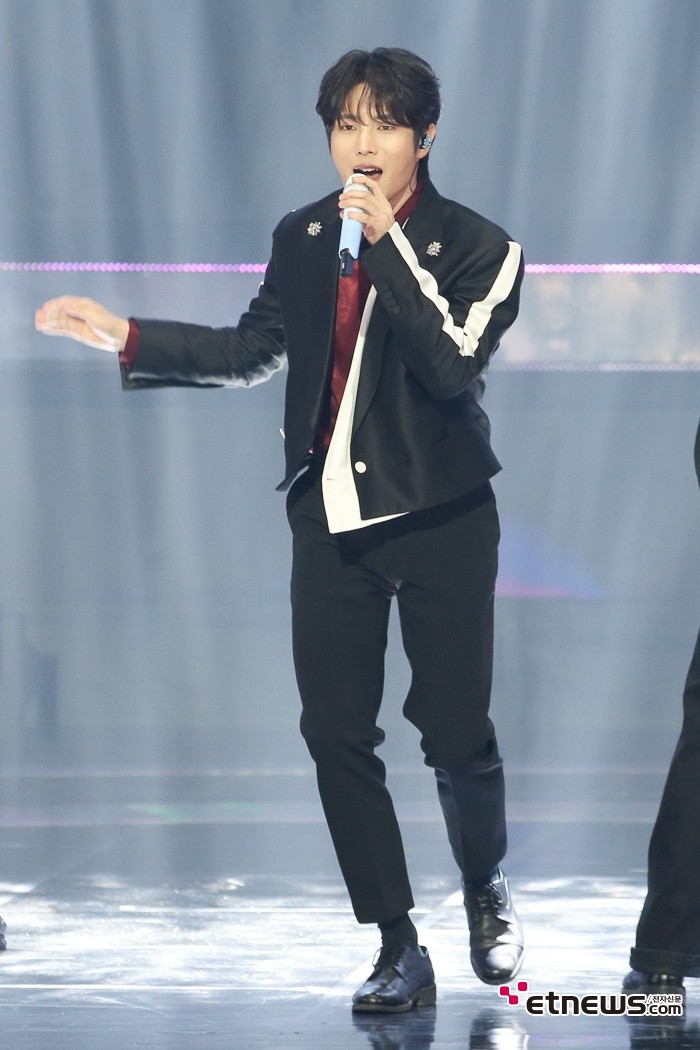 [ET포토] 김중연, '비켜라~'