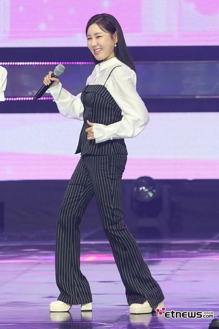 [ET포토] 송가인, '함께 달려요~'