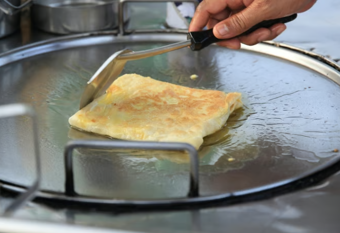 해외여행 중 길거리 음식을 먹을 때 피해야 할 음식에 대한 전문가들의 경고가 나왔다. 사진=게티이미지