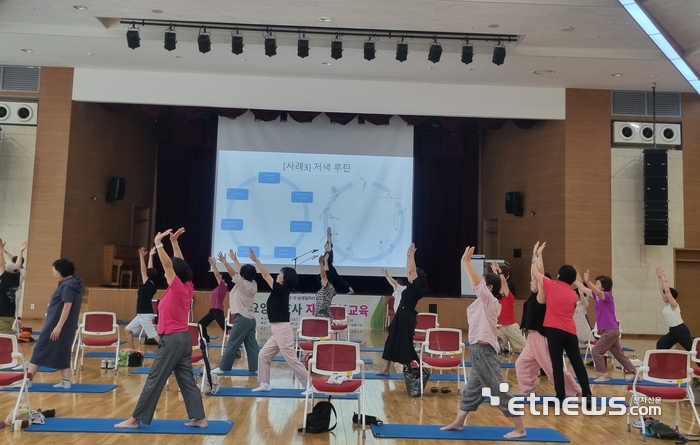 경인여자대학교는 6일 부평구청과 함께하는 요양보호사 상생일자리 프로젝트의 하나로 재직 중인 요양보호사 60명을 대상으로 자기돌봄 교육을 진행했다.(사진=경인여대)