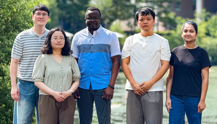 민두영 UNIST 교수팀(왼쪽부터 민 교수, 김서윤 연구원, 빅터 사동고 연구원, 김어진 연구원, 바시니 위제싱헤 연구원)