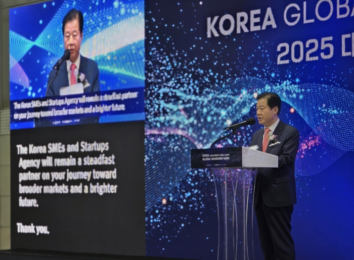 강석진 중진공 이사장이 지난 4일(목) 2025 글로벌 소싱위크 개막식에서 환영사를 하고 있다