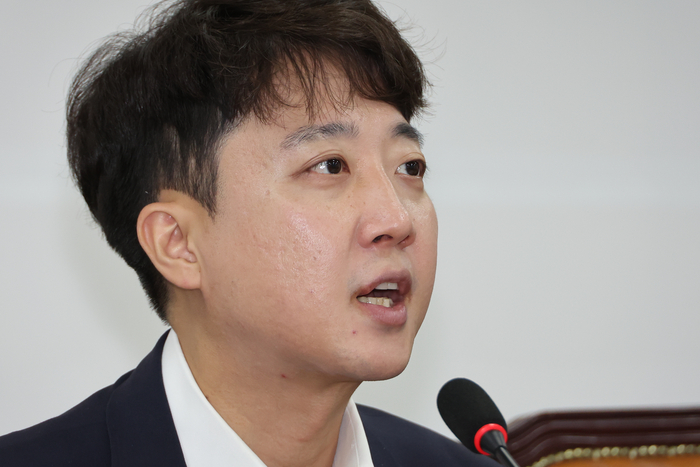 최고위 발언하는 개혁신당 이준석 대표 (서울=연합뉴스) 김주성 기자 = 개혁신당 이준석 대표가 8일 서울 여의도 국회에서 열린 최고위원회의에서 발언하고 있다. 2025.9.8 utzza@yna.co.kr (끝)